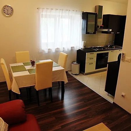 Iris Apartman *
