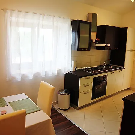 Apartman Iris *